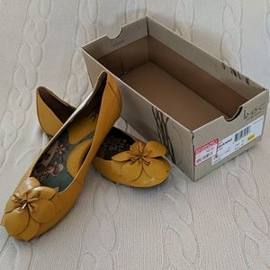 Women's BOC Adrianne Yellow Flower Ballet 10M